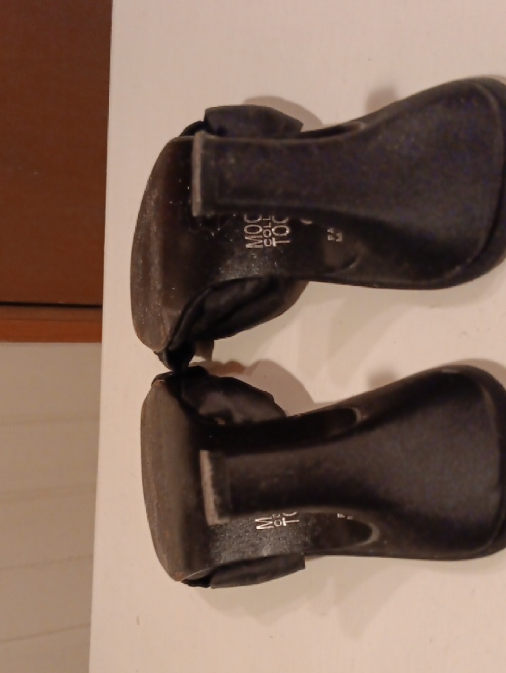 Mootsies Tootsies Black Bow Slide Heels with Iridescent Footbed - Picture 3 of 7